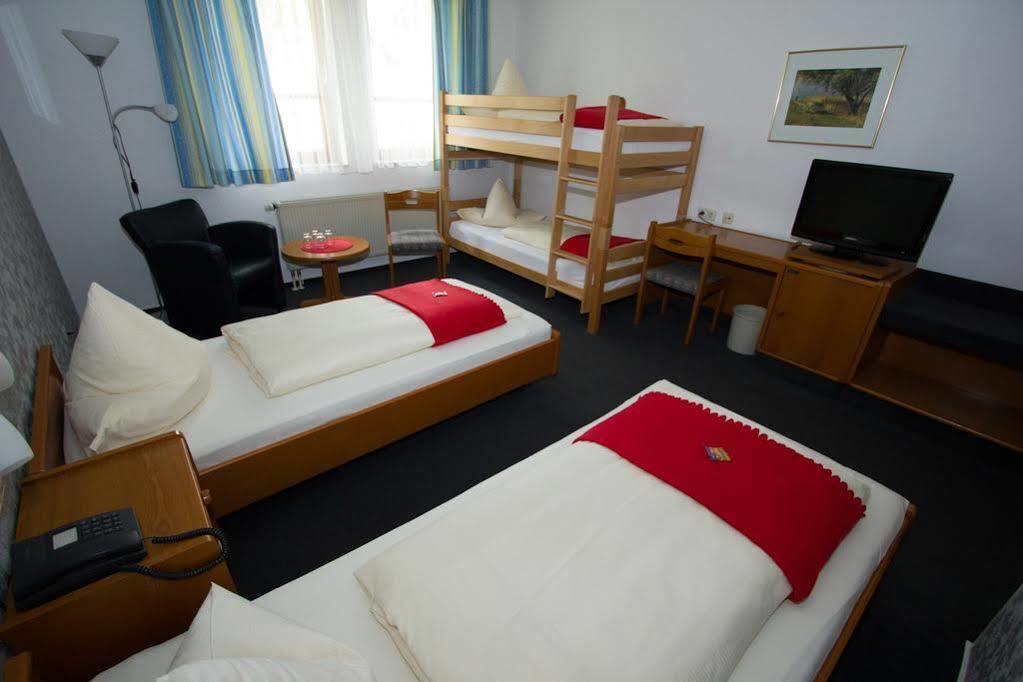 Hotel Sonnenkeller Neu-Ulm Esterno foto